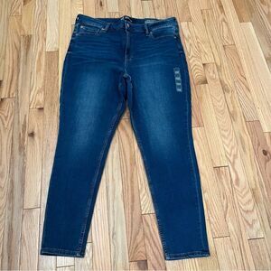NWT GAP High Rise Universal Legging Jeans High Stretch- Size 20/35 R